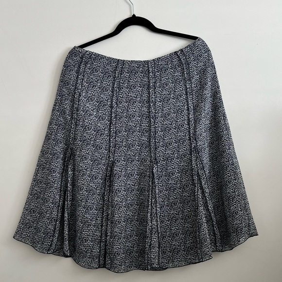 Blue pleated ruffled skirt, can be high waist or low rise and zipper entry. - Picture 6 of 9